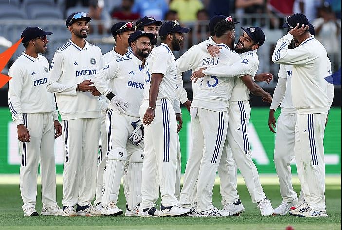 ಹೀನಾಯ ಬ್ಯಾಟಿಂಗ್ ಬಳಿಕ ಪುಟಿದೆದ್ದ ಭಾರತ; ಆತಿಥೇಯ ಆಸಿಸ್‌ಗೆ ವೇಗಿಗಳ ತಿರುಗೇಟು