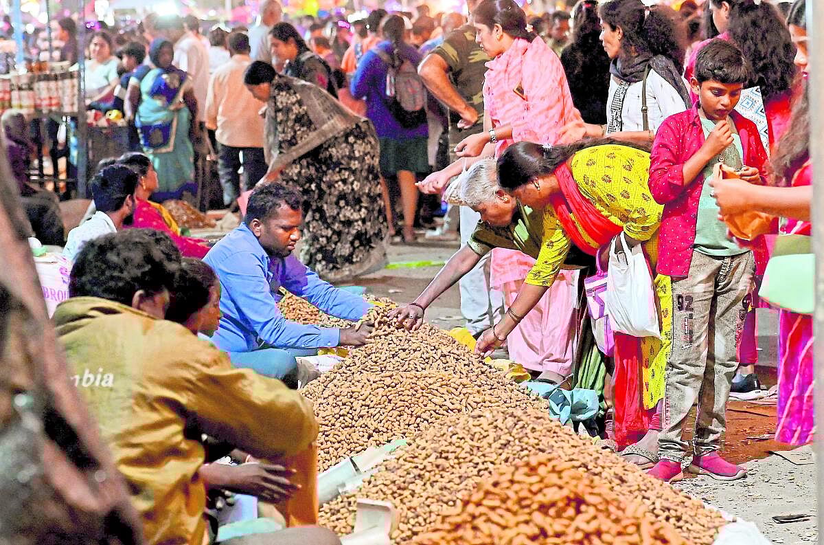 ಕಡಲೆಕಾಯಿ ಪರಿಷೆ: ಕಳೆಗಟ್ಟಿದ ಬಸವನಗುಡಿ