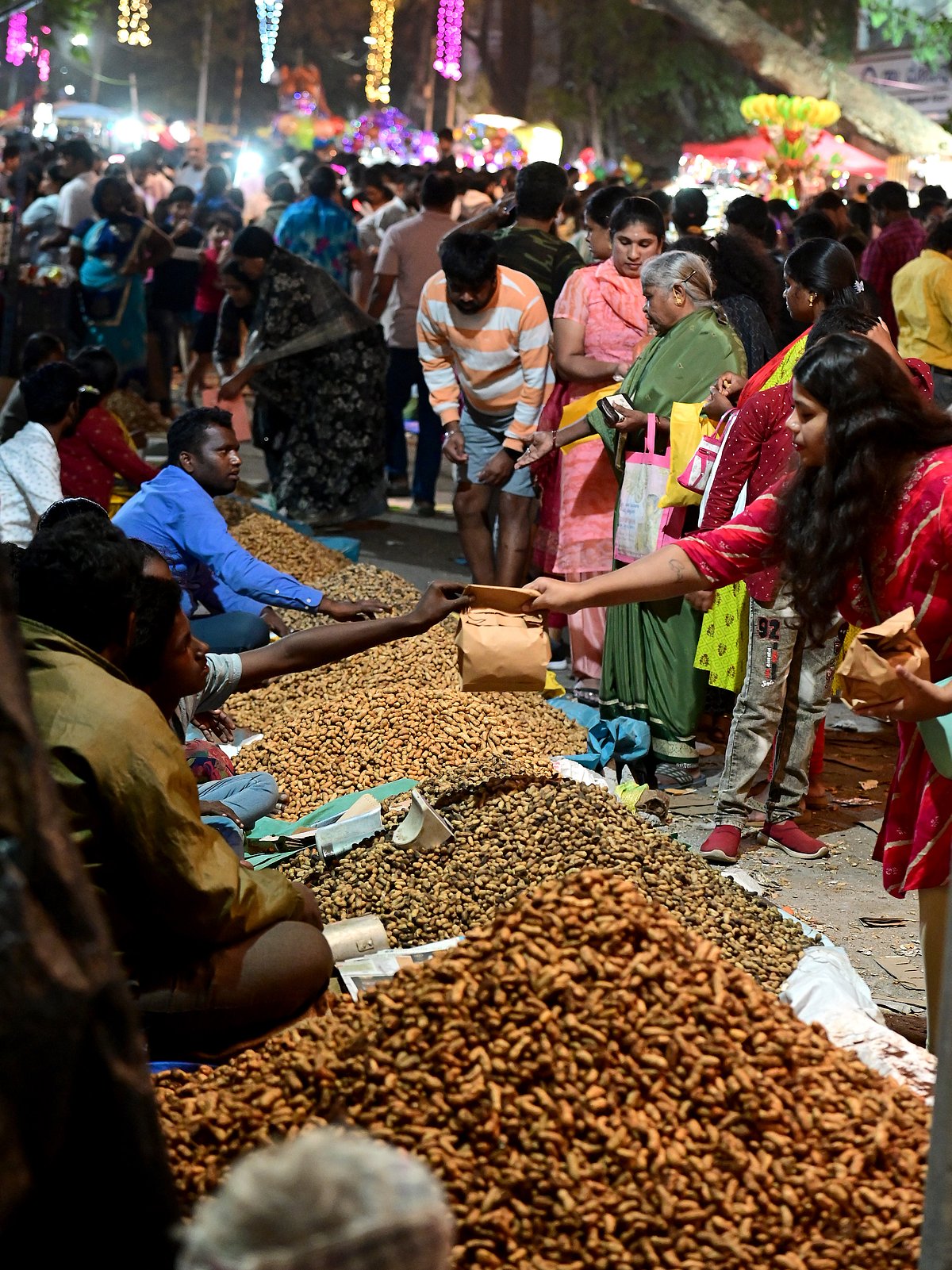 ಕಡಲೆಕಾಯಿ ಪರಿಷೆಗೆ ಕಳೆಗಟ್ಟಿದ ಬಸವನಗುಡಿ