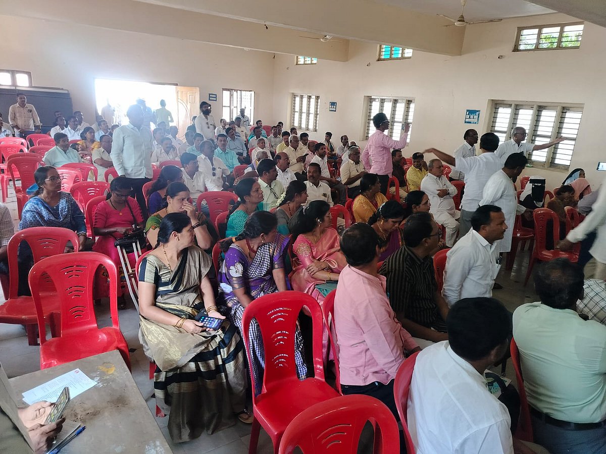 ಕೊಪ್ಪಳ | ಆರ್‌ಎಸ್‌ಎಸ್‌ ಕುರಿತು ಪುರುಷೋತ್ತಮ ಬಿಳಿಮಲೆ ಟೀಕೆ: ವಾಗ್ವಾದ