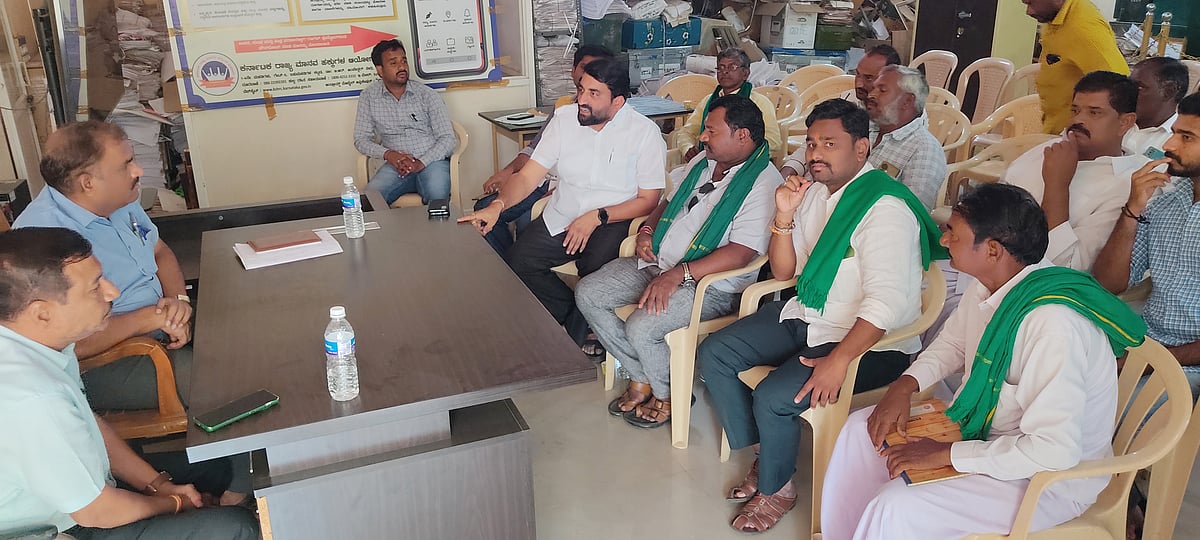 ಕಂಪ್ಲಿ: ಅಂತಿಮಗೊಳ್ಳದ ಭತ್ತ ಕೊಯ್ಲು ಯಂತ್ರ ಬಾಡಿಗೆ