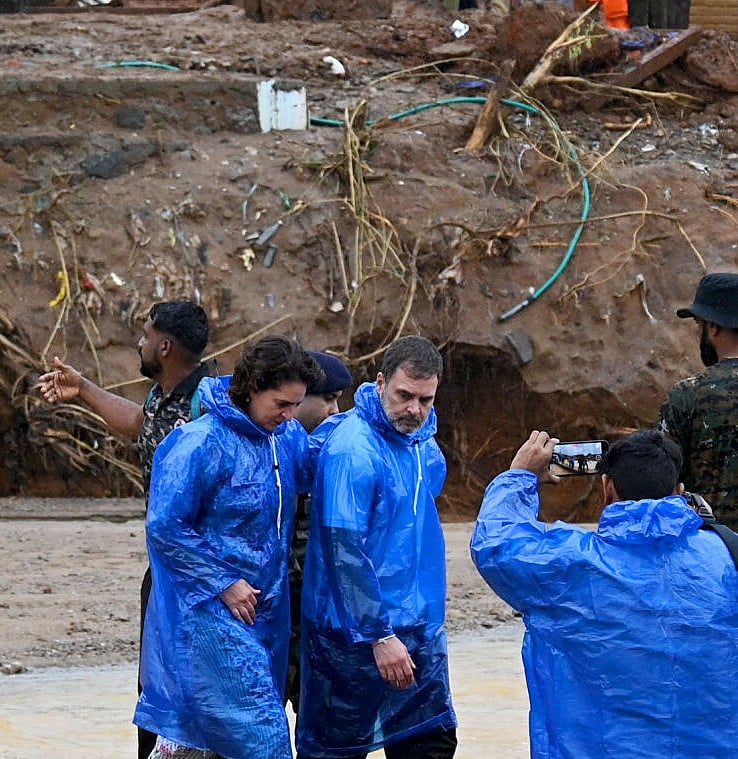 ವಯನಾಡು ಕಡೆಗಣನೆ: ಸಂಸತ್ತಿನಲ್ಲಿ ರಾಹುಲ್, ಪ್ರಿಯಾಂಕಾ ನೇತೃತ್ವದಲ್ಲಿ ಪ್ರತಿಭಟನೆ