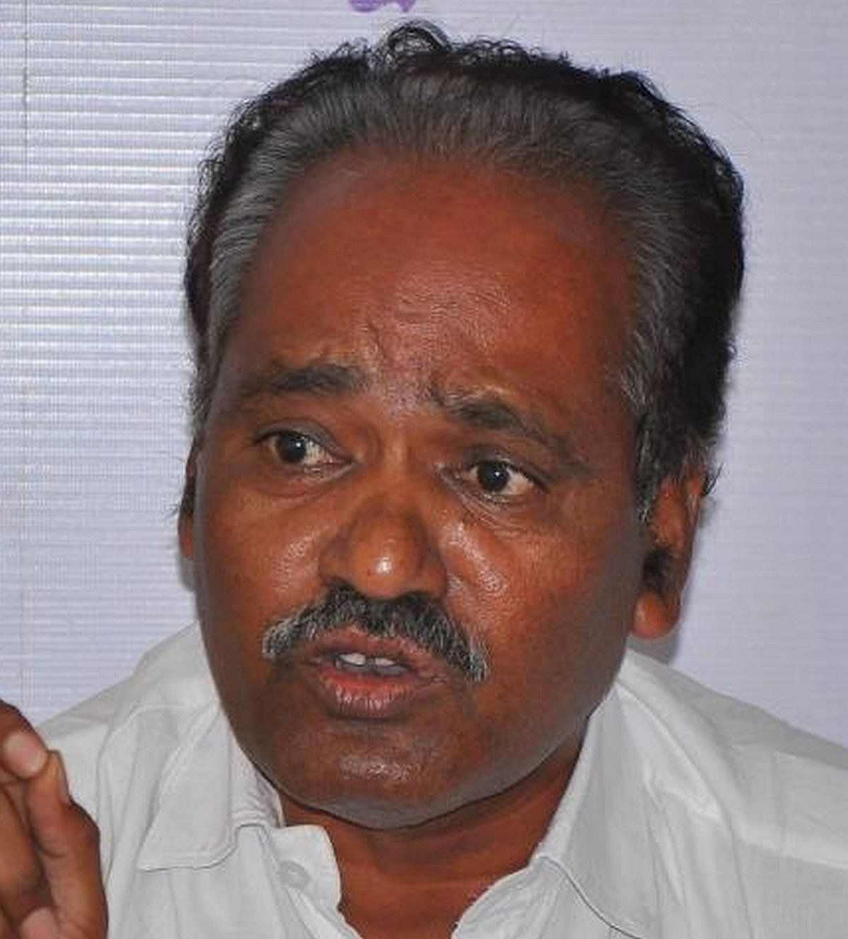 ಪೇಜಾವರ ಶ್ರೀ ಮೇಲೆ ದೇಶದ್ರೋಹದ ಪ್ರಕರಣ ದಾಖಲಿಸಿ: ಬಸವರಾಜ ಸೂಳಿಭಾವಿ ಆಗ್ರಹ