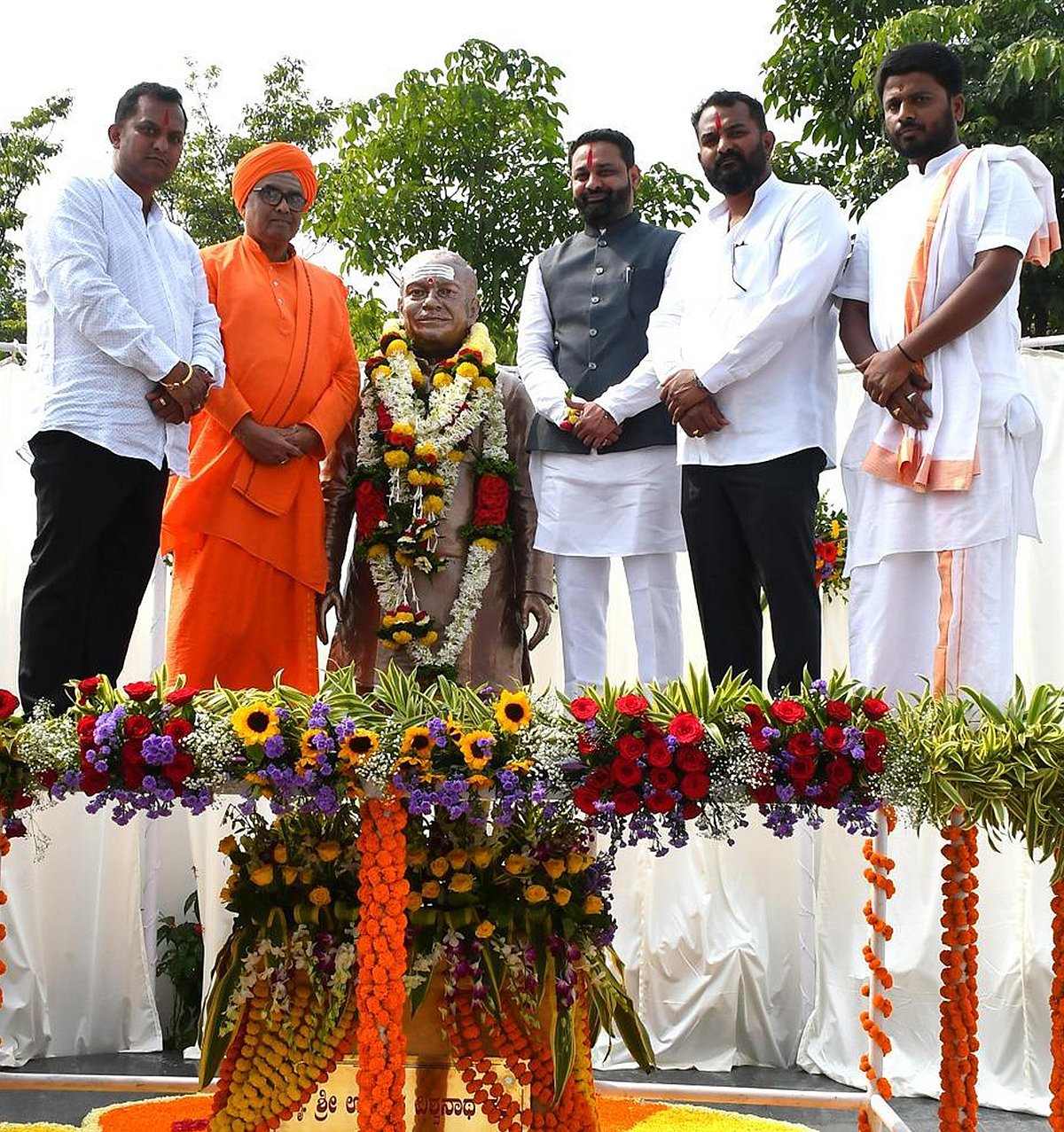 ಹುಕ್ಕೇರಿ: ಉಮೇಶ ಕತ್ತಿ ಕಂಚಿನ ಪ್ರತಿಮೆ ಅನಾವರಣ
