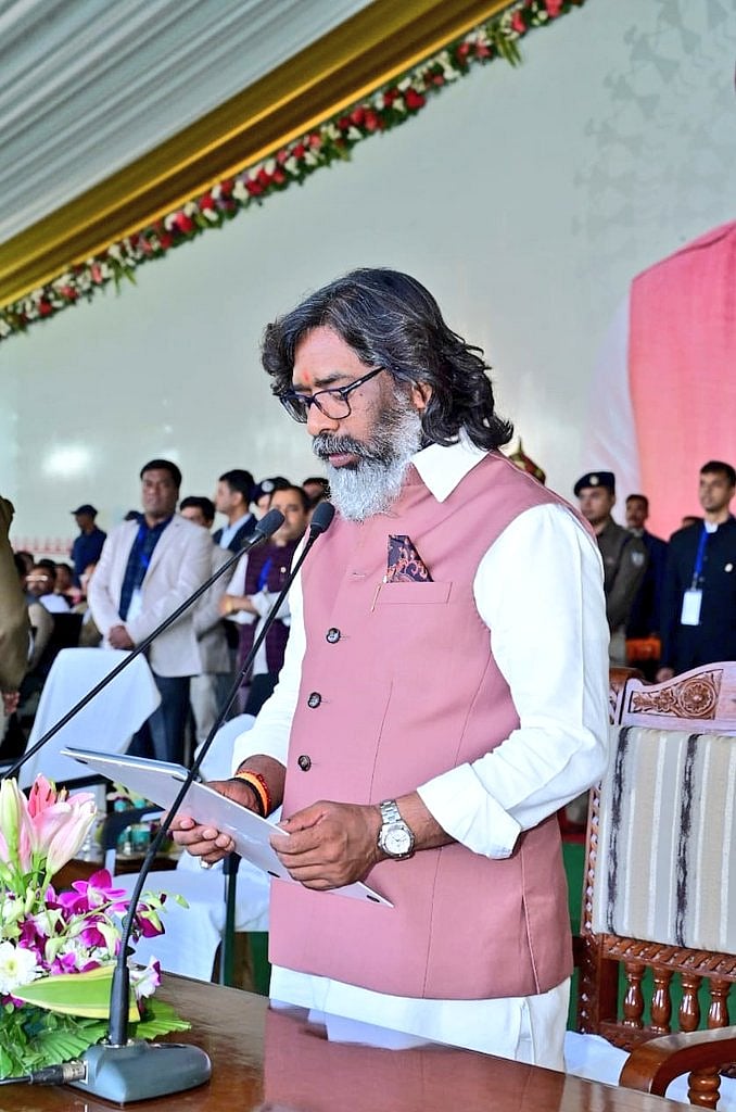 ಜಾರ್ಖಂಡ್‌ನ 14ನೇ ಮುಖ್ಯಮಂತ್ರಿಯಾಗಿ ಹೇಮಂತ್ ಸೊರೇನ್ ಪ್ರಮಾಣವಚನ ಸ್ವೀಕಾರ