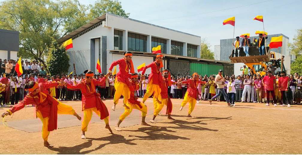 ಲಕ್ಷ್ಮೇಶ್ವರ: ಎಂಜಿನಿಯರಿಂಗ್ ಕಾಲೇಜಿನಲ್ಲಿ ಕನ್ನಡ ಕಲರವ