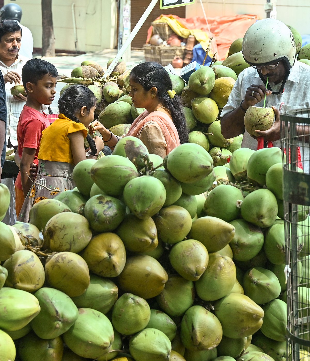 ಮಾರುಕಟ್ಟೆ ನೋಟ: ಇನ್ನಷ್ಟು ಏರಿದ ಎಳನೀರು ದರ
