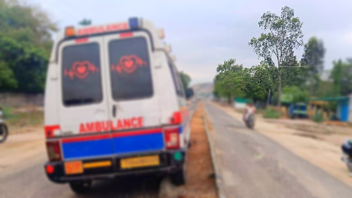 ಚಲಿಸುತ್ತಿದ್ದ ಆಂಬುಲೆನ್ಸ್‌ಗೆ ಬೆಂಕಿ: ನವಜಾತ ಶಿಶು ಸೇರಿ ನಾಲ್ವರು ಸಜೀವ ದಹನ