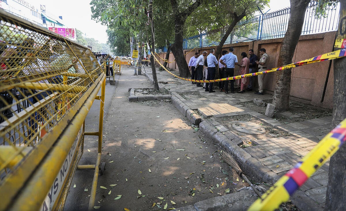 ದೆಹಲಿ: ಸ್ಫೋಟ ಸಂಭವಿಸಿದ ಬೆನ್ನಲ್ಲೇ ಸಮೀಪದ ಖಾಸಗಿ ಶಾಲೆಗೆ ಬಾಂಬ್ ಬೆದರಿಕೆ