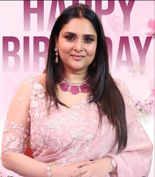 Photos | ಹುಟ್ಟುಹಬ್ಬದ ಸಂಭ್ರಮದಲ್ಲಿ ಮೋಹಕ ತಾರೆ  ರಮ್ಯಾ