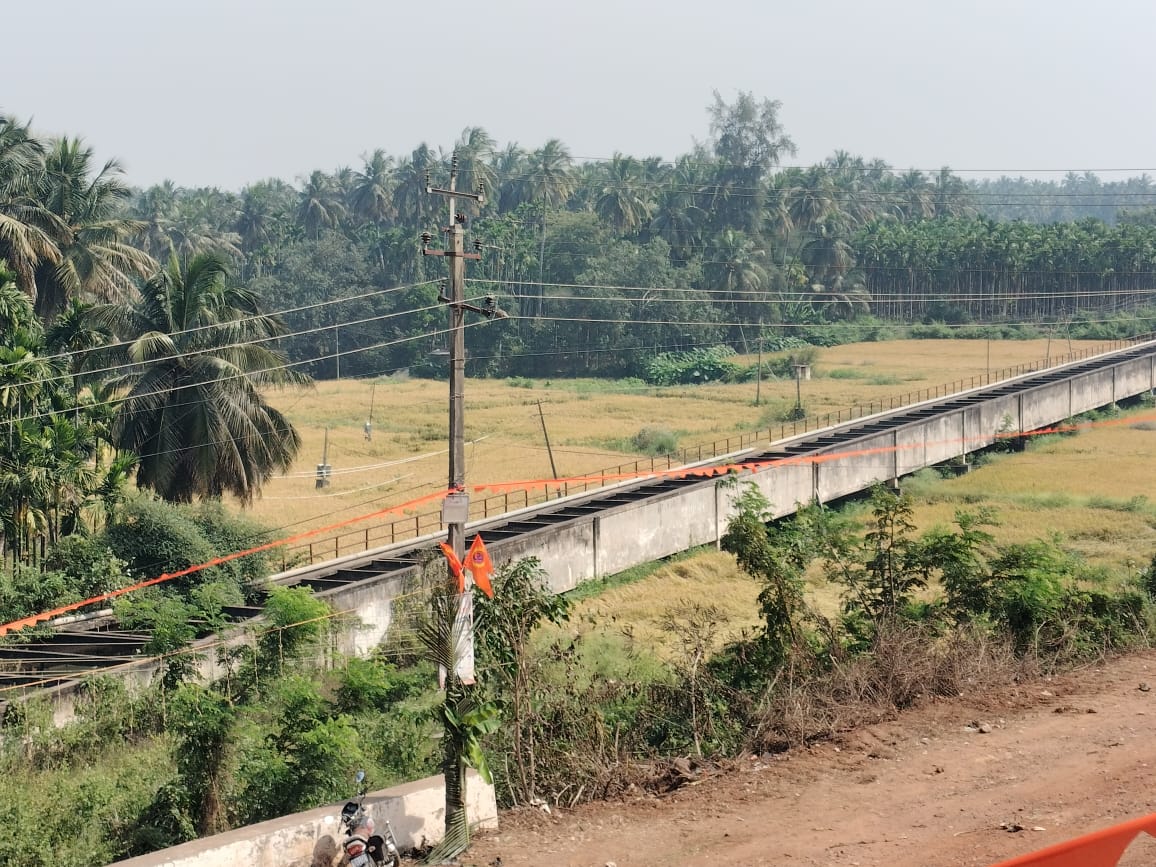 ಮಲೇಬೆನ್ನೂರು ಸಮೀಪದ ಕೊಮಾರನಹಳ್ಳಿಯ ಅಕ್ವಾಡೆಕ್ಟ್‌ನ ನೋಟ 