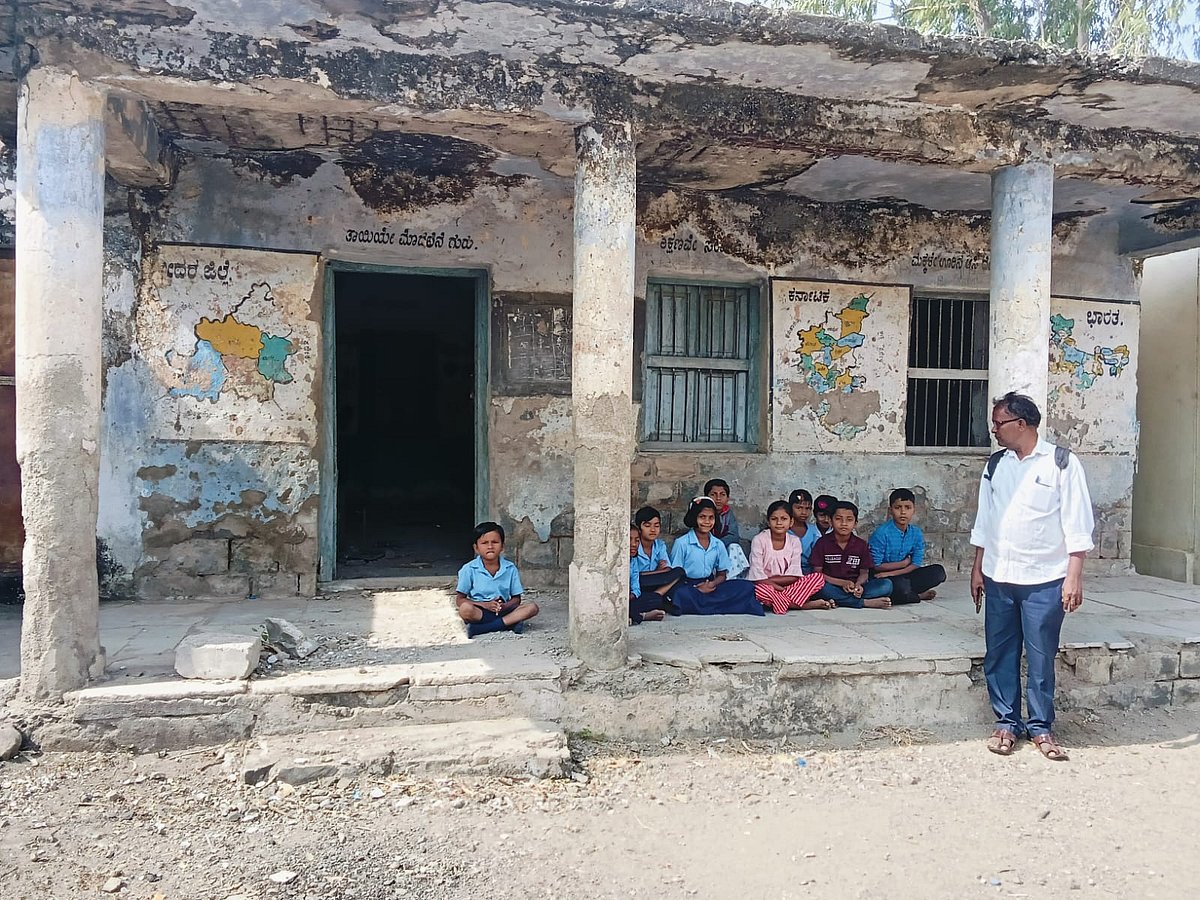 ಶಿಥಿಲಗೊಂಡ ಶಾಲಾ ಕಟ್ಟಡ; ಅಪಾಯದಲ್ಲಿ ಮಕ್ಕಳ ಜೀವ