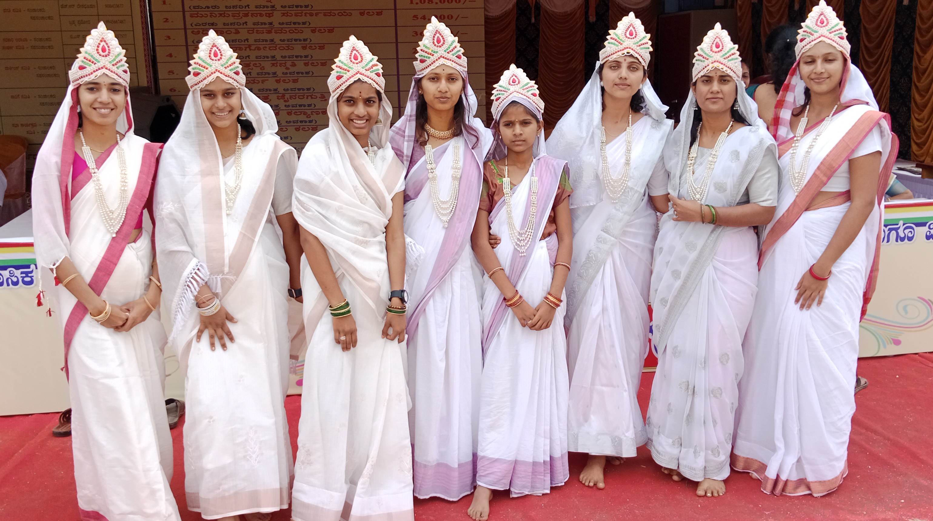 ಹಳೇಬೀಡು ಸಮೀಪದ ಜೈನರಗುತ್ತಿಯಲ್ಲಿ ನಡೆಯುತ್ತಿರುವ ಪಂಚಕಲ್ಯಾಣಕ ಮಹೋತ್ಸವದ ಅಷ್ಟಕುಮಾರಿಕೆಯರ ಪಾತ್ರ ನಿರ್ವಹಿಸಿದ ಜಿನ ಬಾಲಕಿಯರು