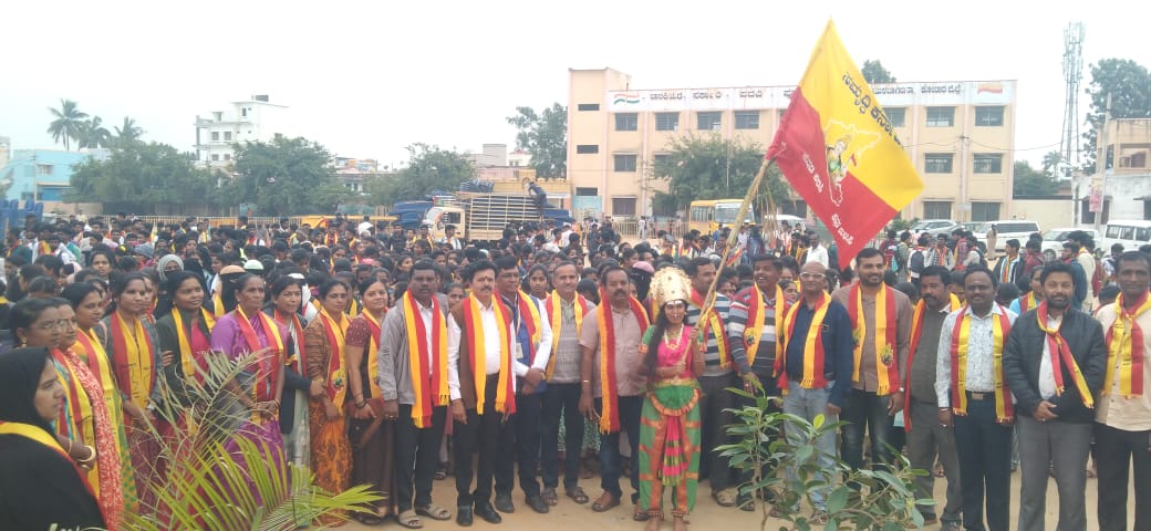 ಕಾರ್ಯಕ್ರಮದಲ್ಲಿ ಭಾಗವಹಿಸಿದ್ದ ವಿದ್ಯಾರ್ಥಿಗಳು ಹಾಗೂ ಸಾರ್ವಜನಿಕರು