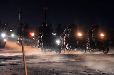 ಭಾರಿ ಮಳೆಯಿಂದಾಗಿ ವಾಹನ ಸವಾರರು ತೊಂದರೆ ಅನುಭವಿಸಿದರು.