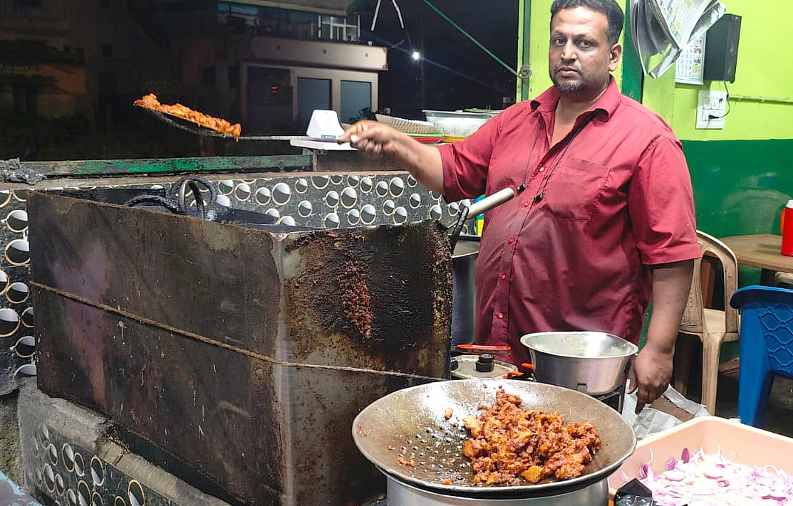 ನಮ್ಮೂರ ತಿಂಡಿ: ಆಹ್ಹಾ...ಬಿಸಿ ಬಿಸಿ ಕಬಾಬ್‌