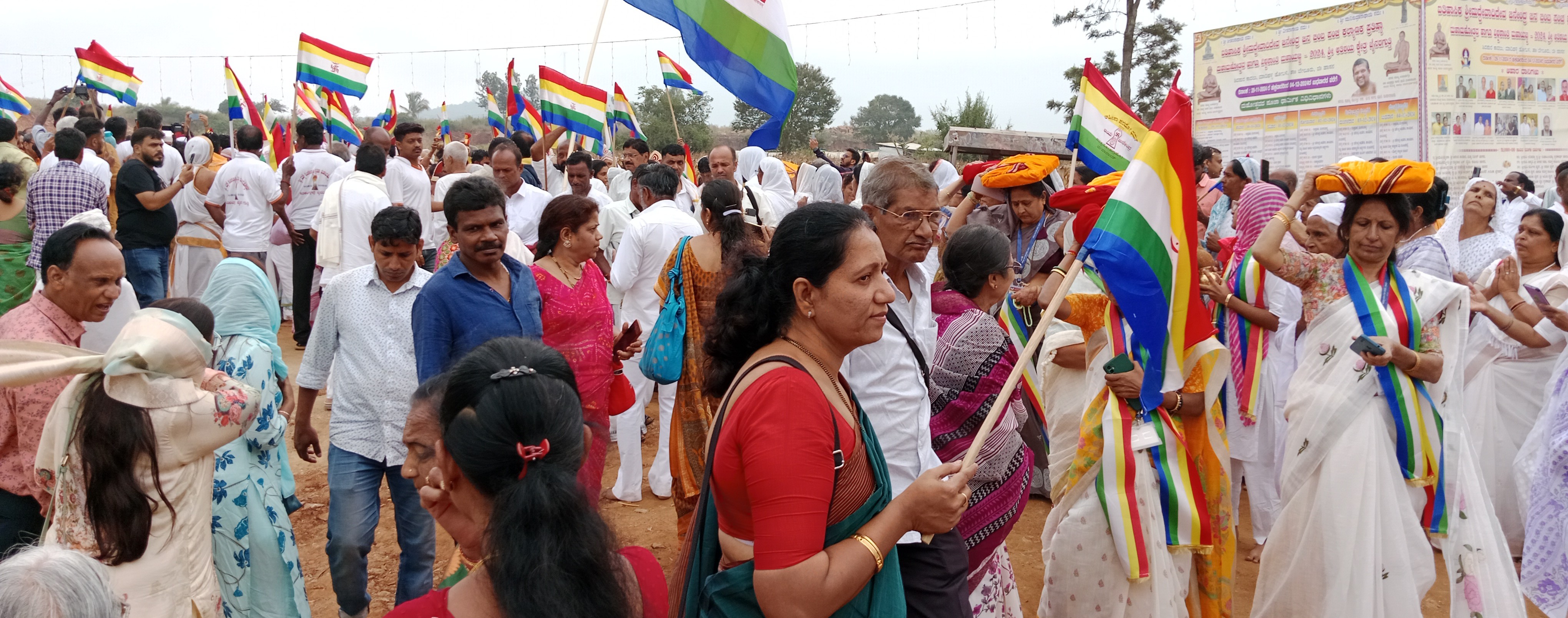 ಮೆರವಣಿಗೆಯಲ್ಲಿ ಭಾಗವಹಿಸಿದ್ದ ಜನ