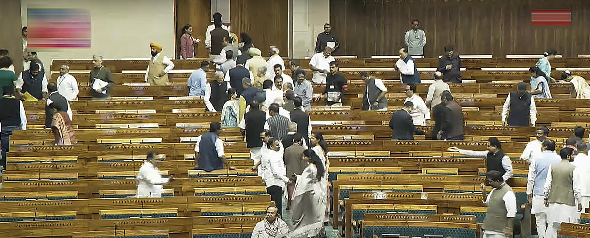 Sambhal Violence | ಲೋಕಸಭೆಯಲ್ಲಿ ಮತ್ತೆ ಗದ್ದಲ; ವಿಪಕ್ಷಗಳಿಂದ ಸಭಾತ್ಯಾಗ