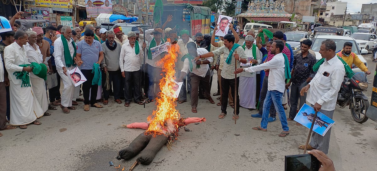 ಮಾಗಡಿ: ಹೇಮಾವತಿ ಎಕ್ಸ್‌ಪ್ರೆಸ್‌ ಕಾಲುವೆಗೆ ವಿರೋಧ ಖಂಡಿಸಿ ಪ್ರತಿಭಟನೆ