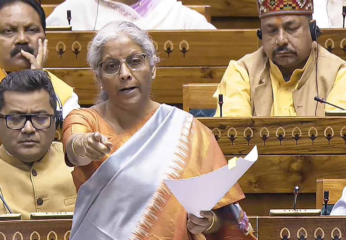 ತಮಿಳುನಾಡಿನಲ್ಲಿ ಹಿಂದಿ ಕಲಿಕೆ ಅಪರಾಧ, ಗೇಲಿ ಮಾಡಲಾಗುತ್ತಿತ್ತು: ನಿರ್ಮಲಾ