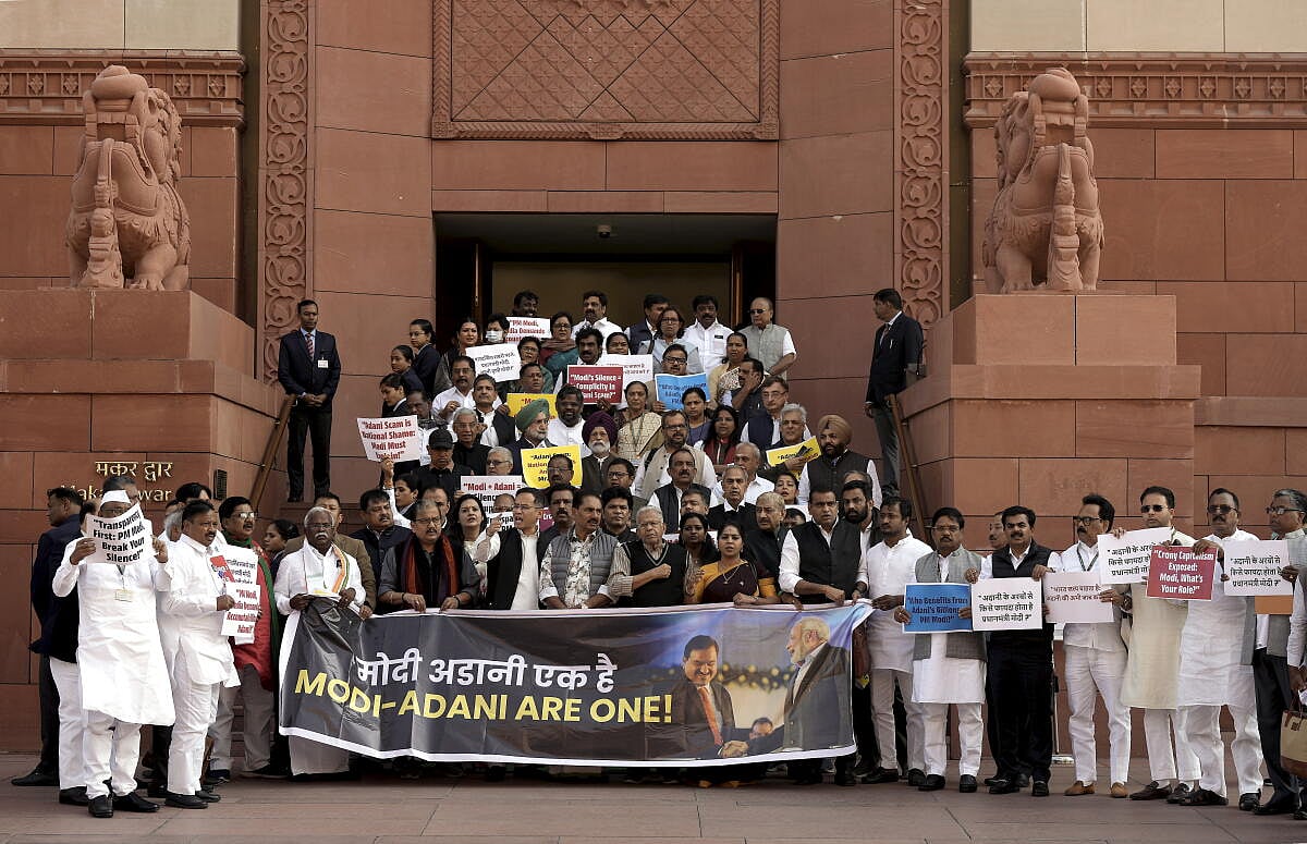 Adani Issue: ಸಂಸತ್ ಆವರಣದಲ್ಲಿ ಪ್ರತಿಭಟನೆ; ಜೆಪಿಸಿ ರಚನೆಗೆ 'ಇಂಡಿಯಾ' ಪಟ್ಟು