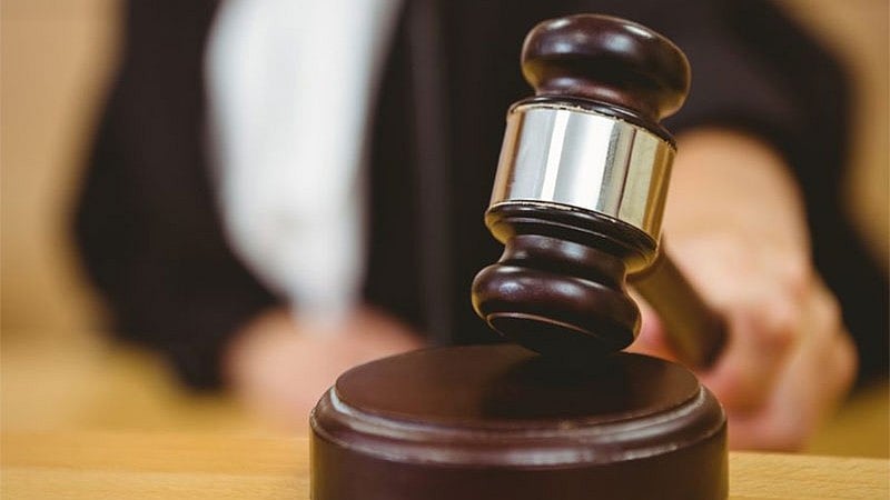 ನ್ಯಾಯಾಂಗ ನಿಂದನೆ ಪ್ರಕರಣ: ತಿಂಗಳೊಳಗೆ 50 ಸಸಿ ನೆಡಲು ಹೈಕೋರ್ಟ್ ಆದೇಶ