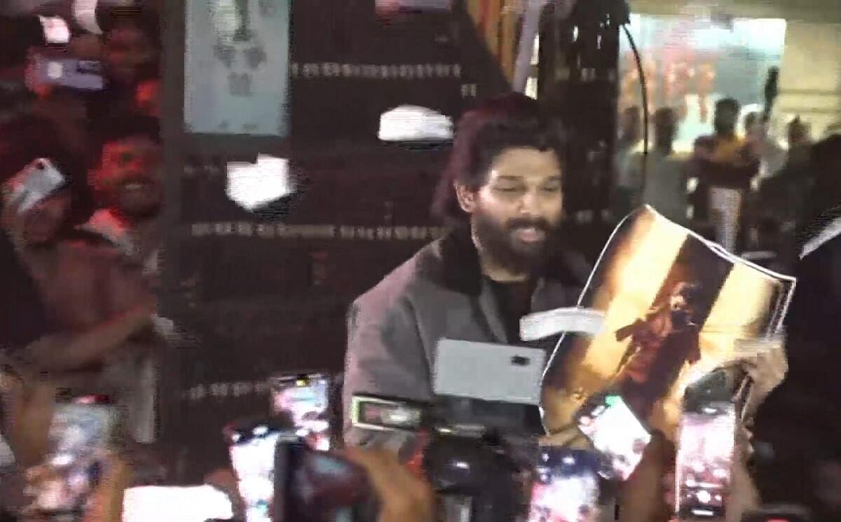 ಪುಷ್ಪ-2 ಪ್ರೀಮಿಯರ್ ಶೋ ವೇಳೆ ನೂಕುನುಗ್ಗಲು; ತಾಯಿ ಸಾವು, ಮಗುವಿಗೆ ಗಾಯ