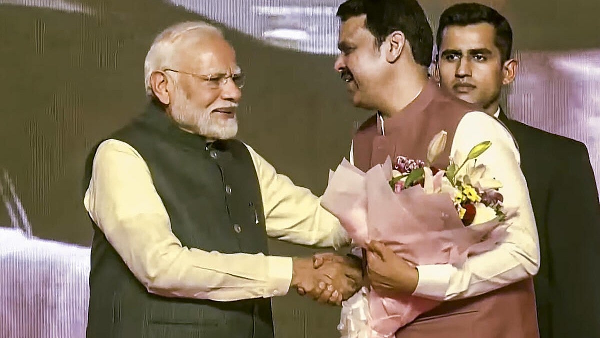 ಮಹಾರಾಷ್ಟ್ರ ನೂತನ ಸಿಎಂ ಆಗಿ ಫಡಣವೀಸ್‌, ಡಿಸಿಎಂ ಆಗಿ ಶಿಂದೆ, ಅಜಿತ್‌ ಪ್ರಮಾಣ