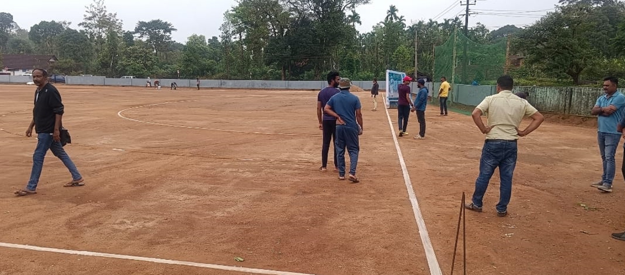 ವಿರಾಜಪೇಟೆ ಸಮೀಪದ ವಿ. ಬಾಡಗದಲ್ಲಿ ಹೈ ಪ್ಲೈಯರ್ಸ್ ಸಂಸ್ಥೆಯ ವತಿಯಿಂದ ನಡೆಯಲಿರುವ ಕೊಡವ ಕೌಟುಂಬಿಕ ಹಾಕಿ ಟೂರ್ನಿ ಶುಕ್ರವಾರದಿಂದ ಆರಂಭಗೊಳ್ಳಲಿದೆ.