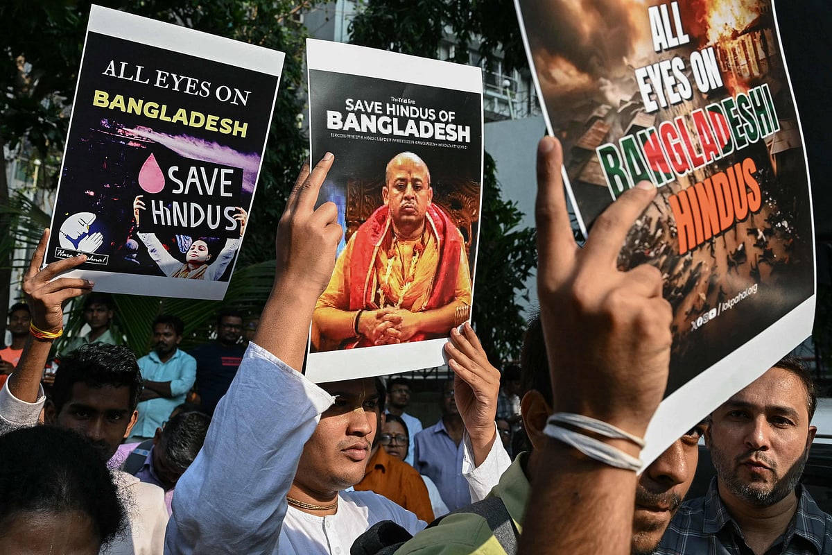 ಬಾಂಗ್ಲಾ ಇಸ್ಕಾನ್‌ ದೇಗುಲಕ್ಕೆ  ದುಷ್ಕರ್ಮಿಗಳಿಂದ ಬೆಂಕಿ