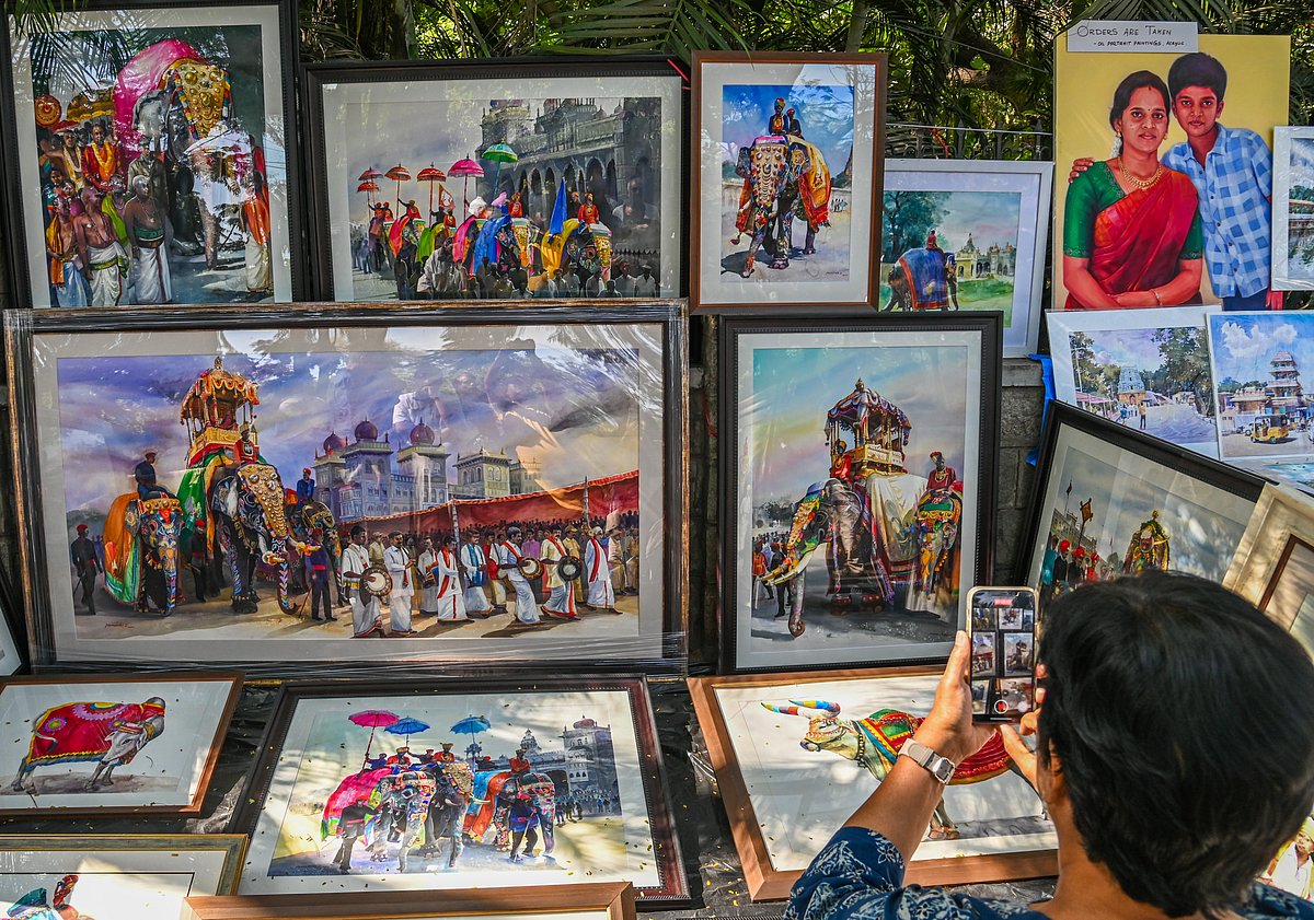 ಕುಮಾರಕೃಪಾ ರಸ್ತೆಯಲ್ಲಿ ಚಿತ್ರಸಂತೆ ಇಂದು: 1,500ಕ್ಕೂ ಹೆಚ್ಚು ಕಲಾವಿದರು ಭಾಗಿ