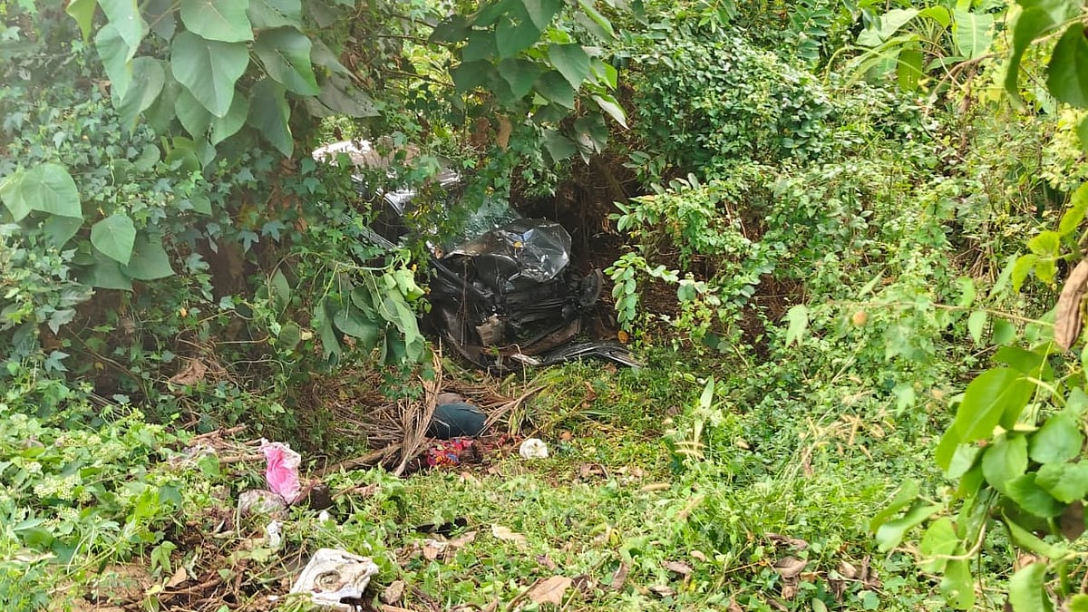 ಕಾರನ್ನು ಹಿಂದಿಕ್ಕುವ ಭರದಲ್ಲಿ ಅಪಘಾತ: ವೃದ್ಧೆ ಸಾವು