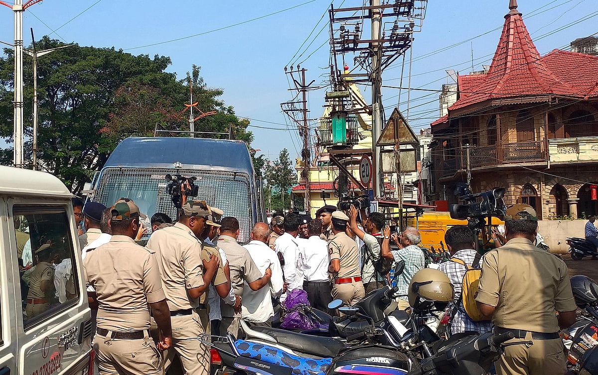 ಚಳಿಗಾಲದ ಅಧಿವೇಶನ ವಿರೋಧಿಸಿ ಮಹಾಮೇಳಾವ್: ಎಂಇಎಸ್ ಕಾರ್ಯಕರ್ತರು ಪೊಲೀಸ್ ವಶಕ್ಕೆ