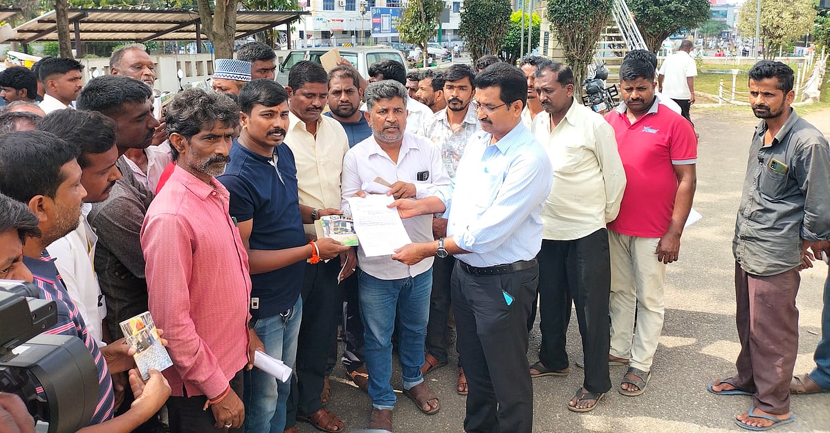 ಪ್ರಯಾಣಿಕ ಆಟೋಗಳಲ್ಲಿ ಸರಕು ಸಾಗಣೆ: ‌ಕ್ರಮಕ್ಕೆ ಆಗ್ರಹ