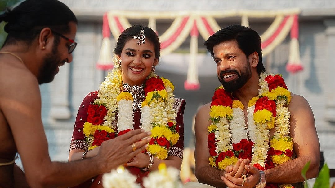 PHOTOS | ಗೆಳೆಯ ಆ್ಯಂಟನಿಯೊಂದಿಗೆ ಸಪ್ತಪದಿ ತುಳಿದ ‘ಮಹಾನಟಿ’ ಕೀರ್ತಿ ಸುರೇಶ್