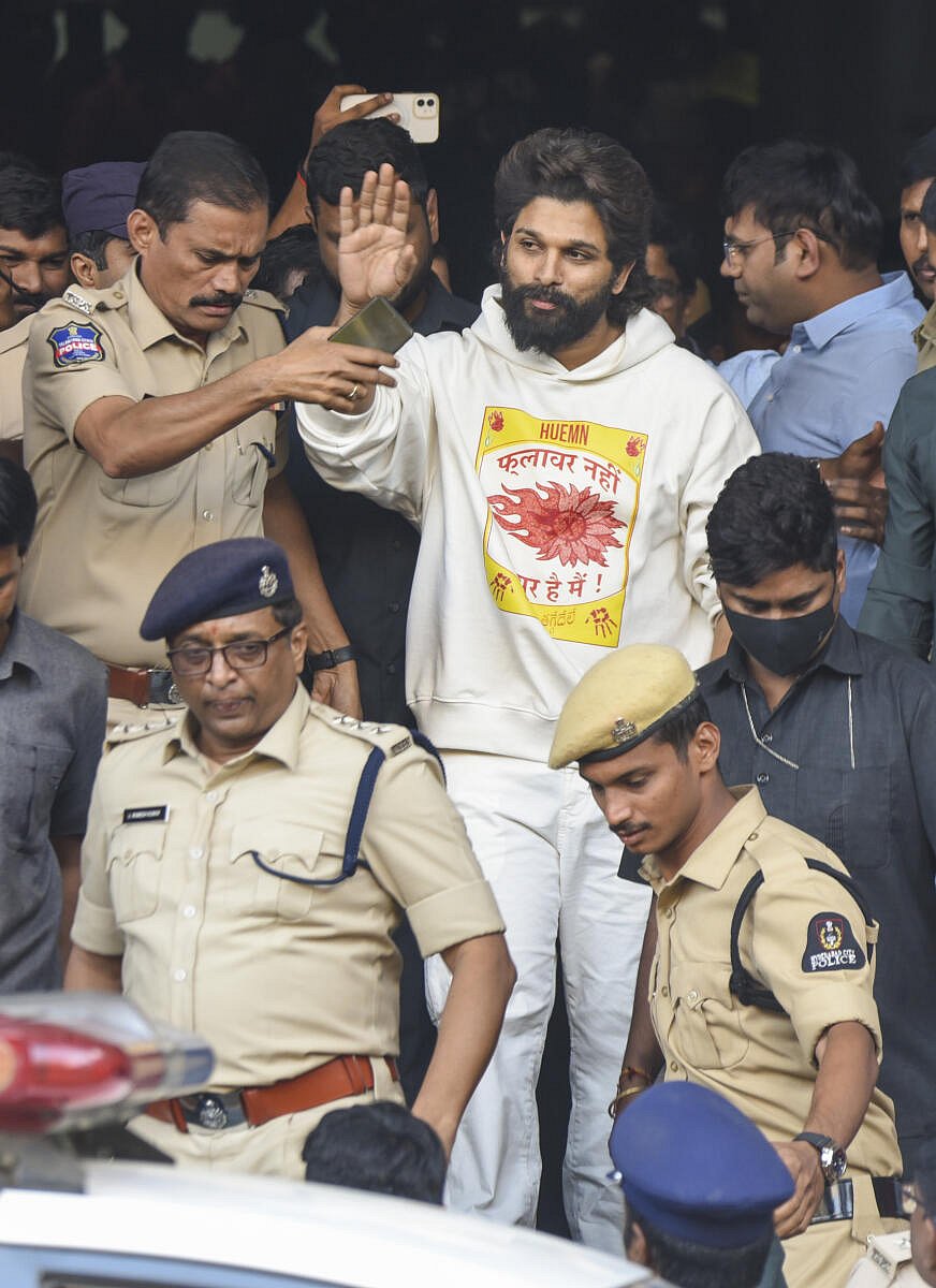 ಕ್ರಿಮಿನಲ್ ರೀತಿ ಅಲ್ಲು ಅರ್ಜುನ್ ಬಂಧನ: ಕೆಟಿಆರ್‌ ಕಿಡಿ‌