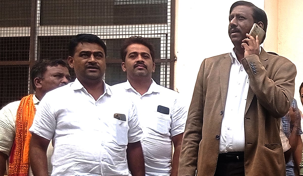 ಅರ್ಧಕ್ಕೆ ನಿಂತ ಸಮುದಾಯ ಭವನ ಕಾಮಗಾರಿ: ಪರಿಶೀಲನೆ