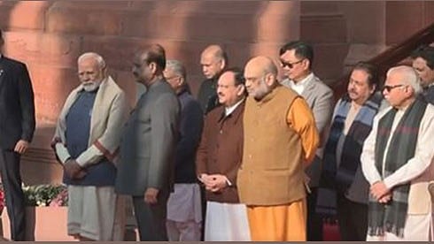 ಸಂಸತ್‌ ಮೇಲಿನ ದಾಳಿ: ಹುತಾತ್ಮರಿಗೆ ಉಪರಾಷ್ಟ್ರಪತಿ, ಪ್ರಧಾನಿ ಮೋದಿ ಪುಷ್ಪ ನಮನ