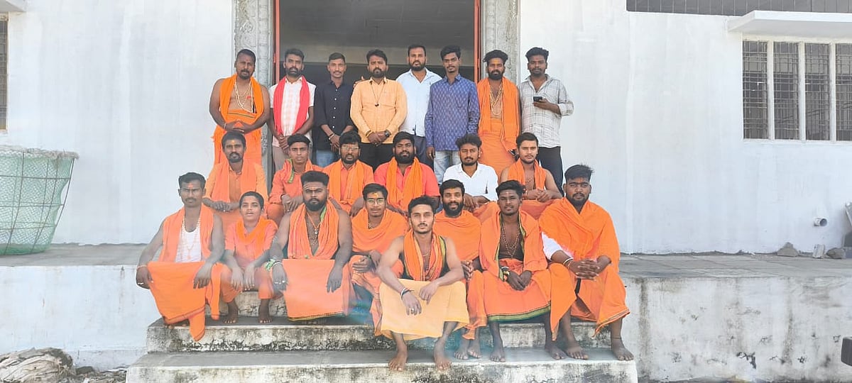 ಚಿಂಚೋಳಿ: ಅಂಜನಾದ್ರಿಯಲ್ಲಿ 30 ಯುವಕರಿಂದ ಹನುಮ ಮಾಲೆ ವಿಸರ್ಜನೆ