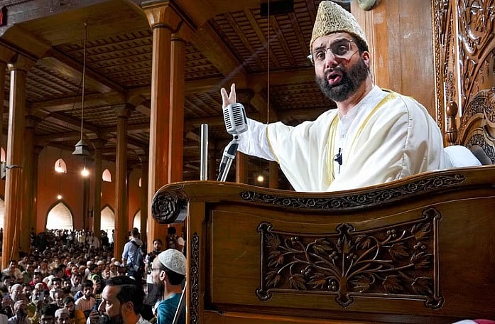 ಗೃಹ ಬಂಧನದಲ್ಲಿರಿಸಿ ಪ್ರಾರ್ಥನೆ ಸಲ್ಲಿಸದಂತೆ ತಡೆದಿದ್ದಾರೆ: ಉಮರ್ ಫಾರೂಕ್ ಆರೋಪ