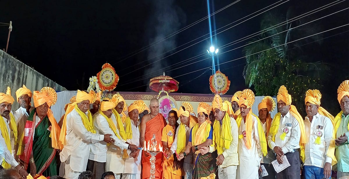 ನೆಮ್ಮದಿಗೆ ಭಗವಂತನ ನಾಮಸ್ಮರಣೆ ಇರಲಿ: ನಿರಂಜನಾನಂದಪುರಿ ಸ್ವಾಮೀಜಿ