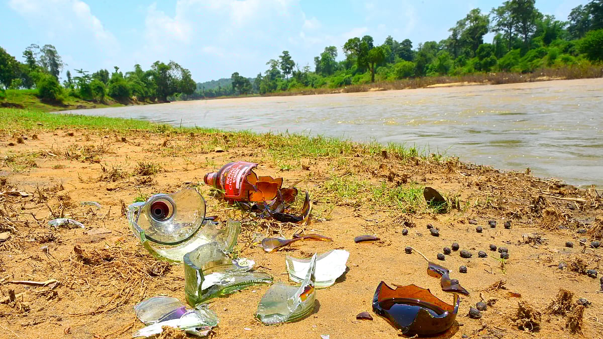 ಒಳನೋಟ: ಕಬಿನಿಯಲ್ಲಿ ಮದ್ಯದ 'ಹೊಳೆ'..! ಕಾಡಲ್ಲಿ ಮದ್ಯ ಮಾರಾಟ ವಿರೋಧಿ ಹೋರಾಟ