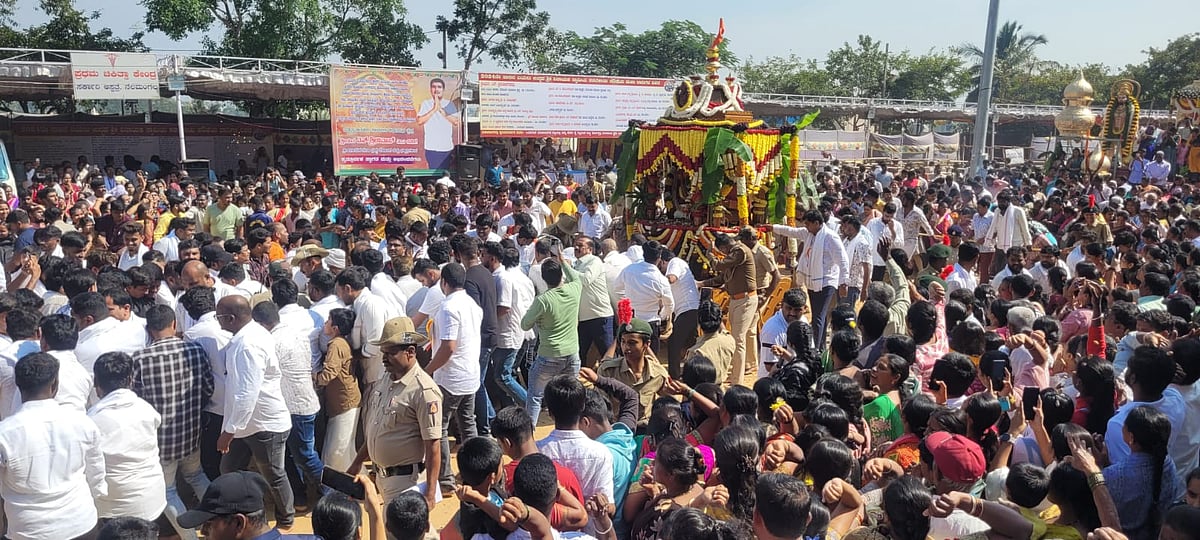 ನೆಲಮಂಗಲ: ವಿಜೃಂಭಣೆಯ ಕಡಲೆಕಾಯಿ ಪರಿಷೆ