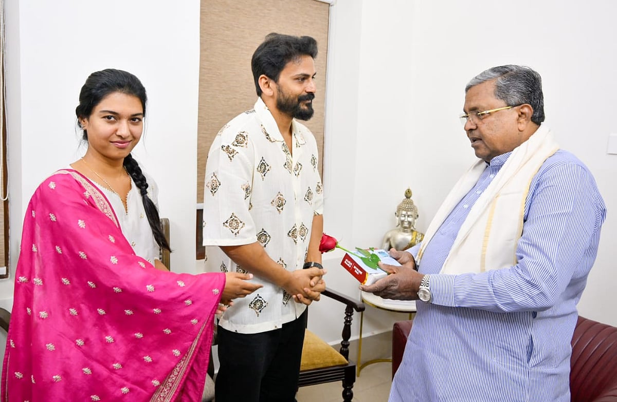Photos: ಸಿಎಂ ಭೇಟಿ ಮಾಡಿ ಮದುವೆಗೆ ಆಹ್ವಾನಿಸಿದ ಡಾಲಿ–ಧನ್ಯತಾ 
