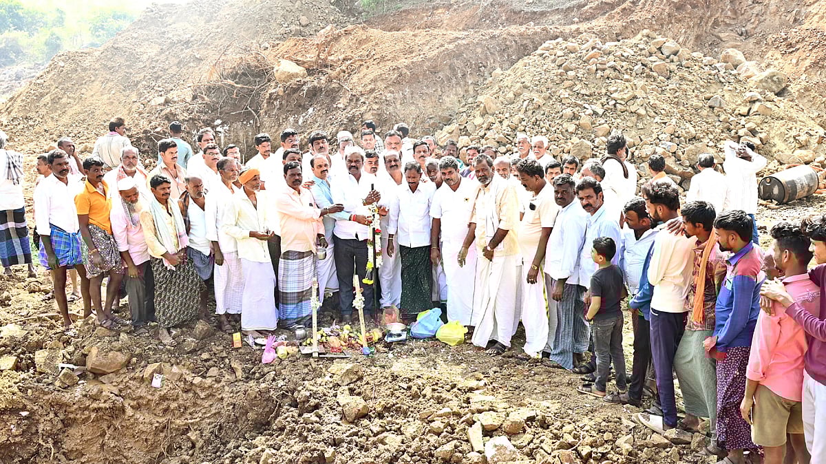 ಚಿತ್ರದುರ್ಗ | ₹5 ಕೋಟಿ ವೆಚ್ಚದ ಚೆಕ್‌ಡ್ಯಾಂ ನಿರ್ಮಾಣಕ್ಕೆ ಭೂಮಿಪೂಜೆ