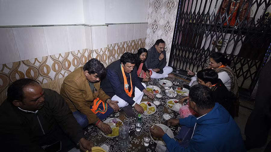 2025ರ ವಿಧಾನಸಭೆ ಚುನಾವಣೆ: ದೆಹಲಿ ಕೊಳೆಗೇರಿಗಳಲ್ಲಿ ಬಿಜೆಪಿ ನಾಯಕರ ವಾಸ್ತವ್ಯ