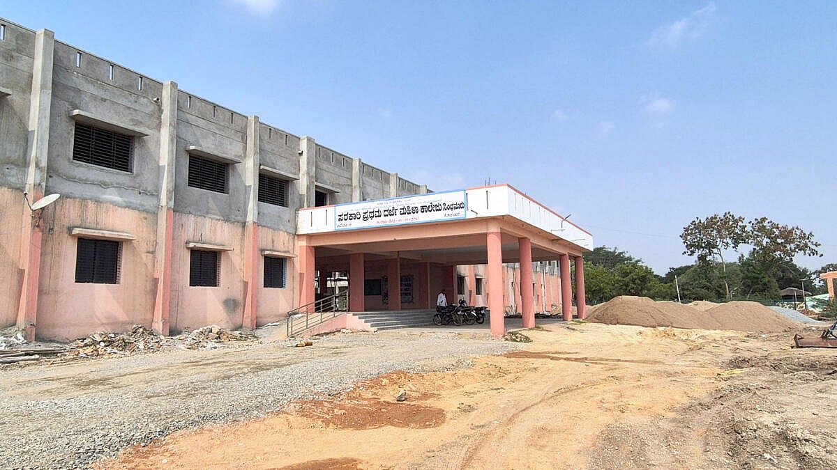 ಸಿಂಧನೂರು | ಮಹಿಳಾ ಕಾಲೇಜು: ಮೂಲಸೌಕರ್ಯ ಕೊರತೆ