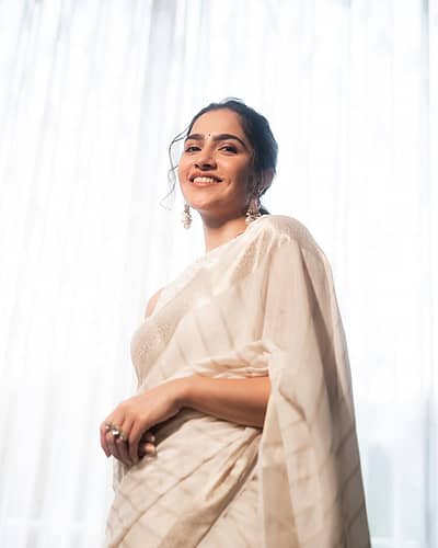 ಕನ್ನಡ ಮಾತ್ರವಲ್ಲದೆ ತೆಲುಗಿನಲ್ಲೂ ಸಪ್ತಸಾಗರದಾಚೆ ಎಲ್ಲೋ ಸಿನಿಮಾ ಸಖತ್‌ ಹಿಟ್‌ ಆಗಿದ್ದು, ರುಕ್ಮಿಣಿ ಅವರಿಗೆ ಹೆಚ್ಚು ಹೆಚ್ಚು ಅವಕಾಶಗಳು ಬರತೊಡಗಿದೆ