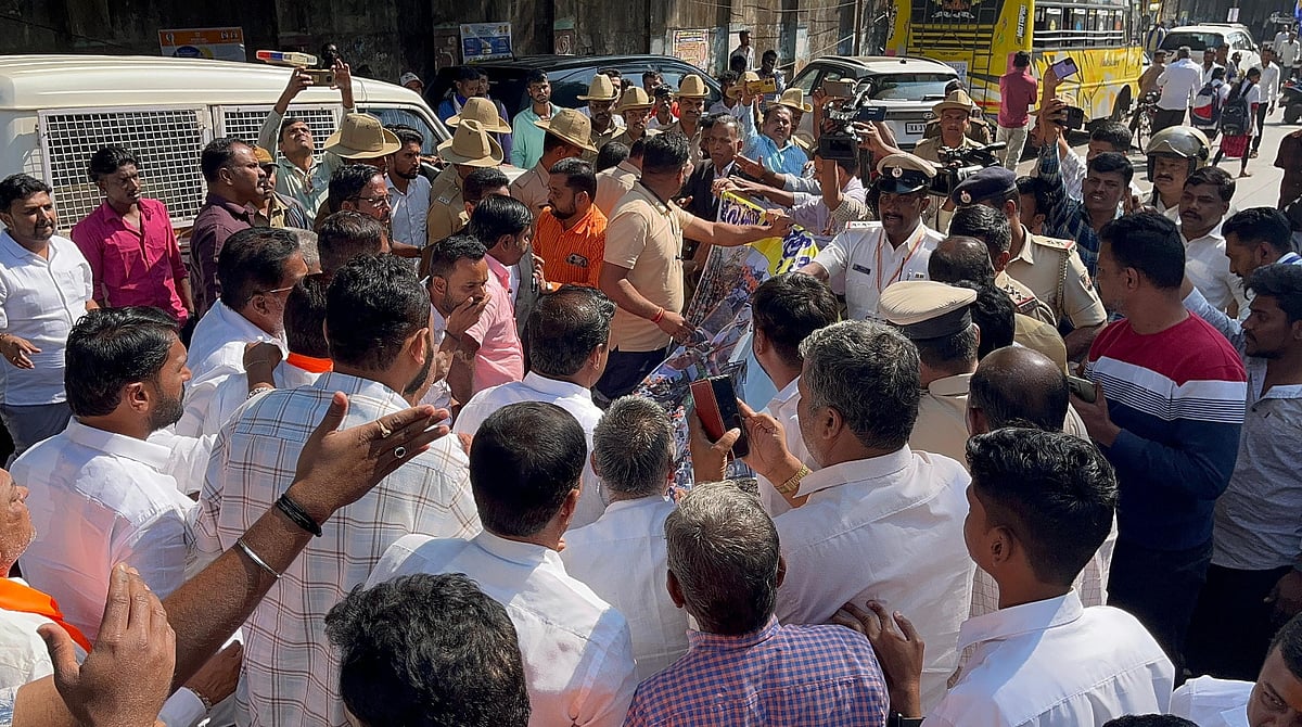 ಪಂಚಮಸಾಲಿ ಮೀಸಲಾತಿ ಹೋರಾಟ: ಪೊಲೀಸರೊಂದಿಗೆ ನೂಕಾಟ– ತಳ್ಳಾಟ
