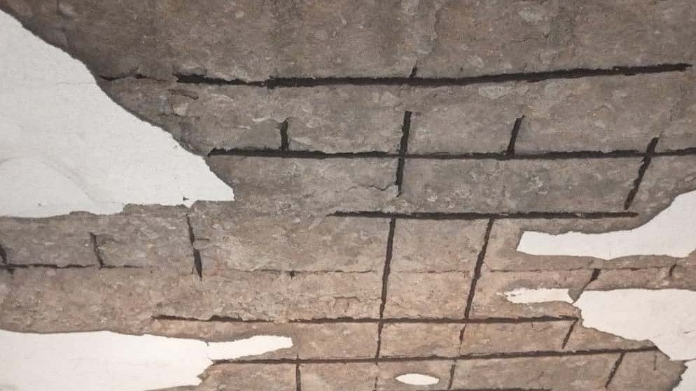 ದಾವಣಗೆರೆ | ಚಾವಣಿಯ ಪದರ ಬಿದ್ದು ಮೂವರಿಗೆ ಗಾಯ